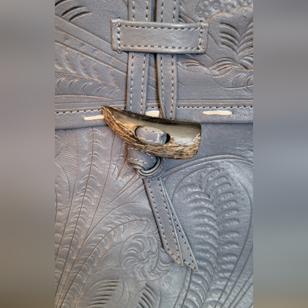 Leaders In Leather Tooled Crossbody Bag - Picture 4 of 13